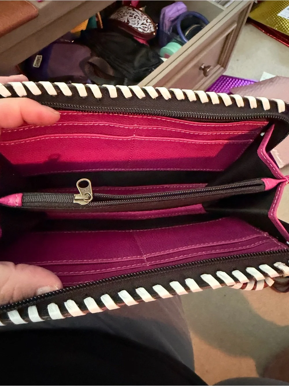 Women's Floral Tooled Crossbody Wallet - Pink